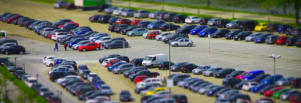 Dlaczego warto zostawić samochód na parkingu strzeżonym
